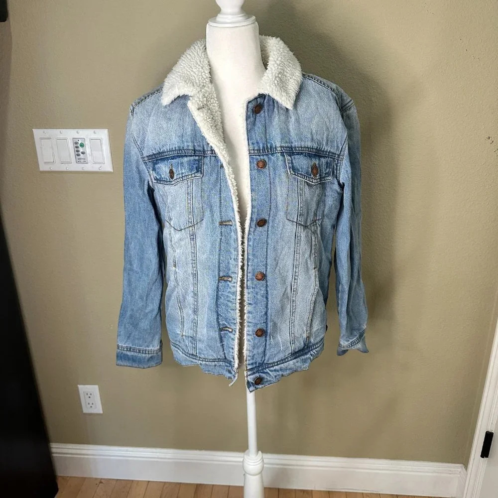 TILLY'S RSQ Sherpa Lined Denim Trucker Jean Jacket - small - Picture 2 of 13